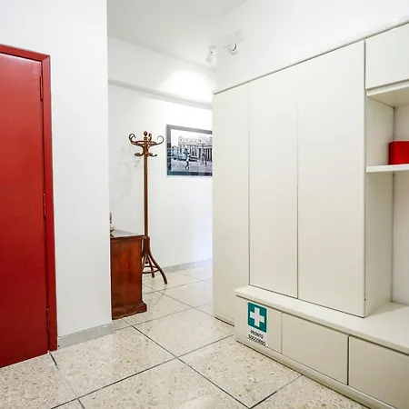 San Pietro Intero -pane&mele- Rome